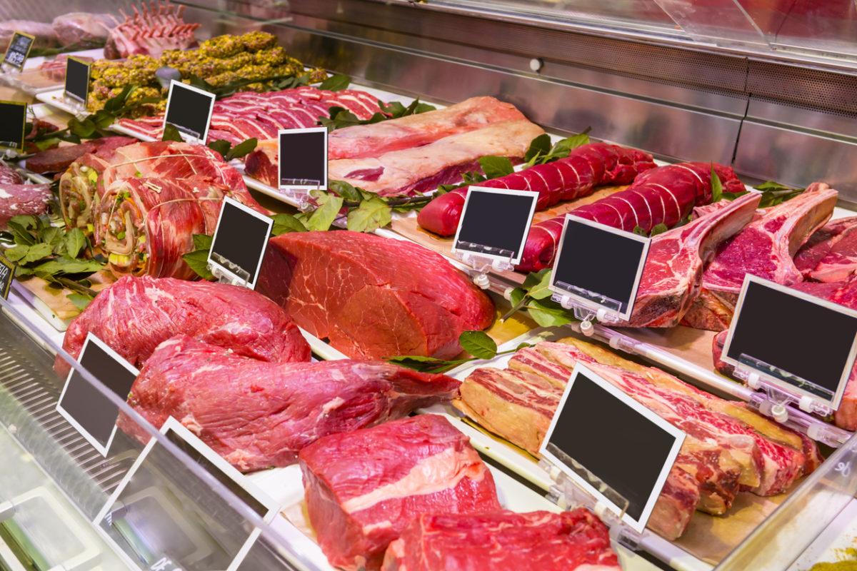 Η ακρίβεια κάνει τους Έλληνες… χορτοφάγους: Στο 20% οι αυξήσεις στο κρέας