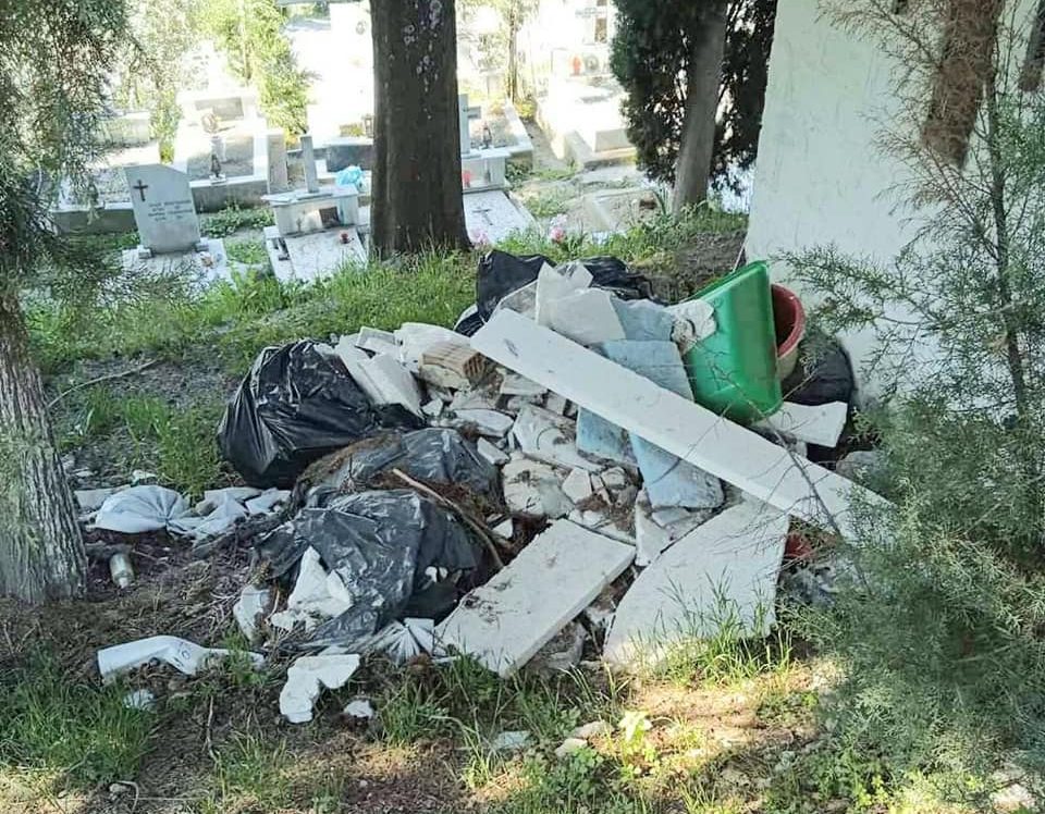 Εύβοια: Ασυνείδητοι γεμίζουν με σκουπίδια νεκροταφείο – Οργή των κατοίκων