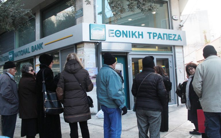 Συντάξεις: «Ζεστό» χρήμα σήμερα σε 1,5 εκατ. συνταξιούχους – Στα ΑΤΜ για την ενίσχυση των 200-300€