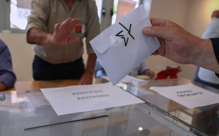 Ο ΣΥΡΙΖΑ πιέζει να γίνουν οι εκλογές τον Μάιο – Ζητάει απαντήσεις για τα Τέμπη