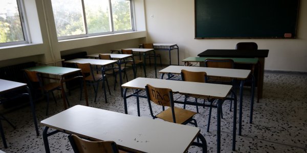 Θεσσαλονίκη: Δύο εξωσχολικοί μπούκαραν σε τάξη και επιτέθηκαν σε καθηγήτρια του 2ου ΕΠΑΛ Ευόσμου
