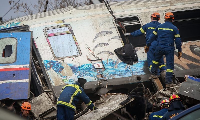 Τέμπη: Συγκλονίζει η μητέρα τραυματία φοιτητή – «Σκάστε, σήμερα ουρλιάζουν οι μανάδες»