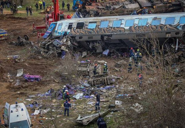 Σύγκρουση τρένων στα Τέμπη: Επανεξετάζονται 2 σοροί- Κανένα ίχνος από αγνοούμενη φοιτήτρια