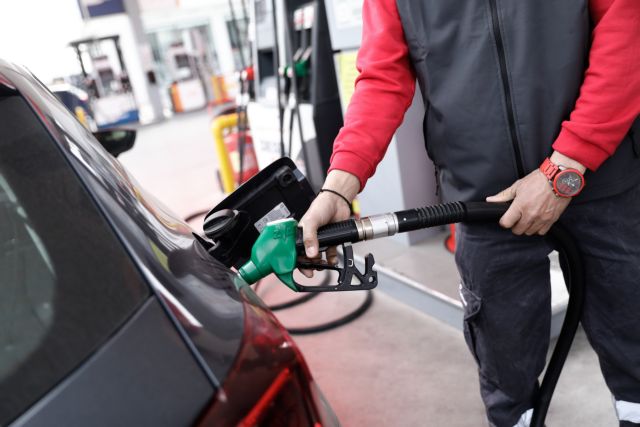 «Δεν φουλάρουμε» για Πάσχα: Στα ύψη οι τιμές καυσίμων- Αγγίζει τα 2 ευρώ η τιμή της βενζίνης