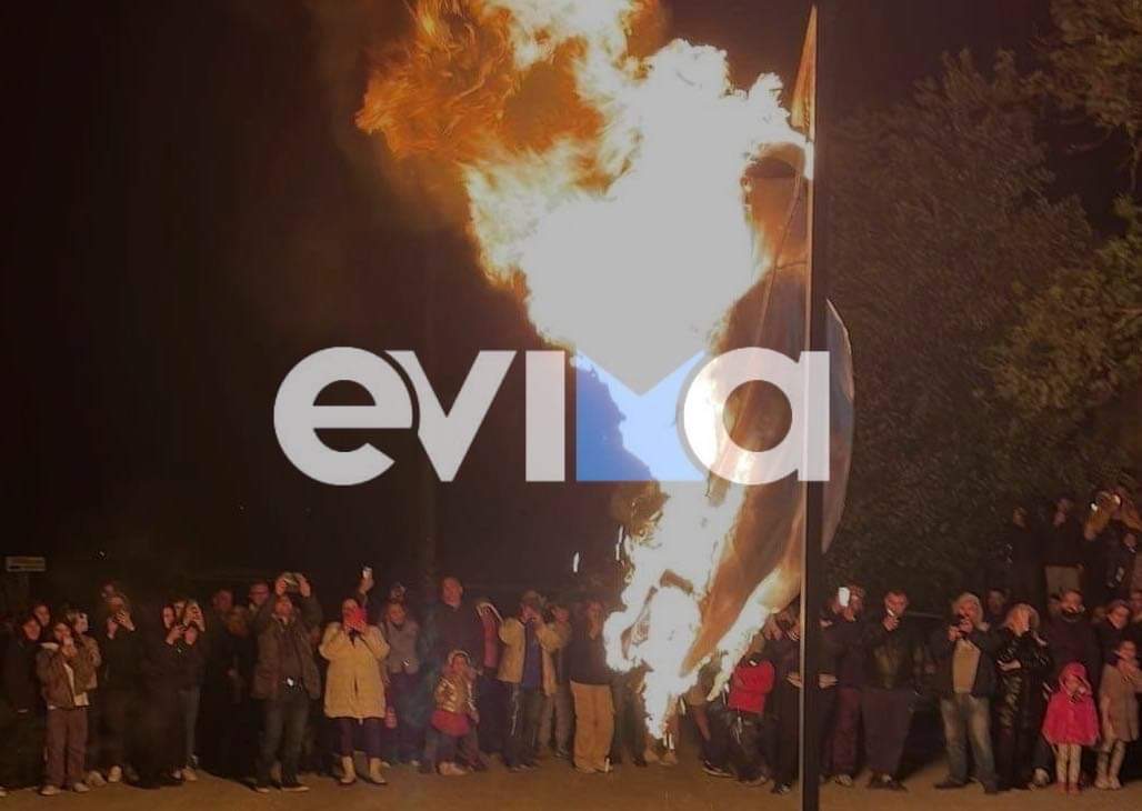 Πάσχα 2023 στην Εύβοια: Έκαψαν τον Ιούδα στην κεντρική πλατεία του Αλμυροποτάμου (pics)