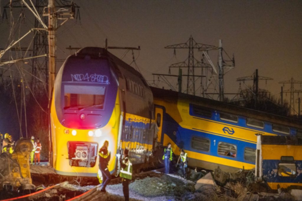 Ολλανδία: Σύγκρουση τρένων με πολλούς σοβαρά τραυματίες – Οι πρώτες εικόνες