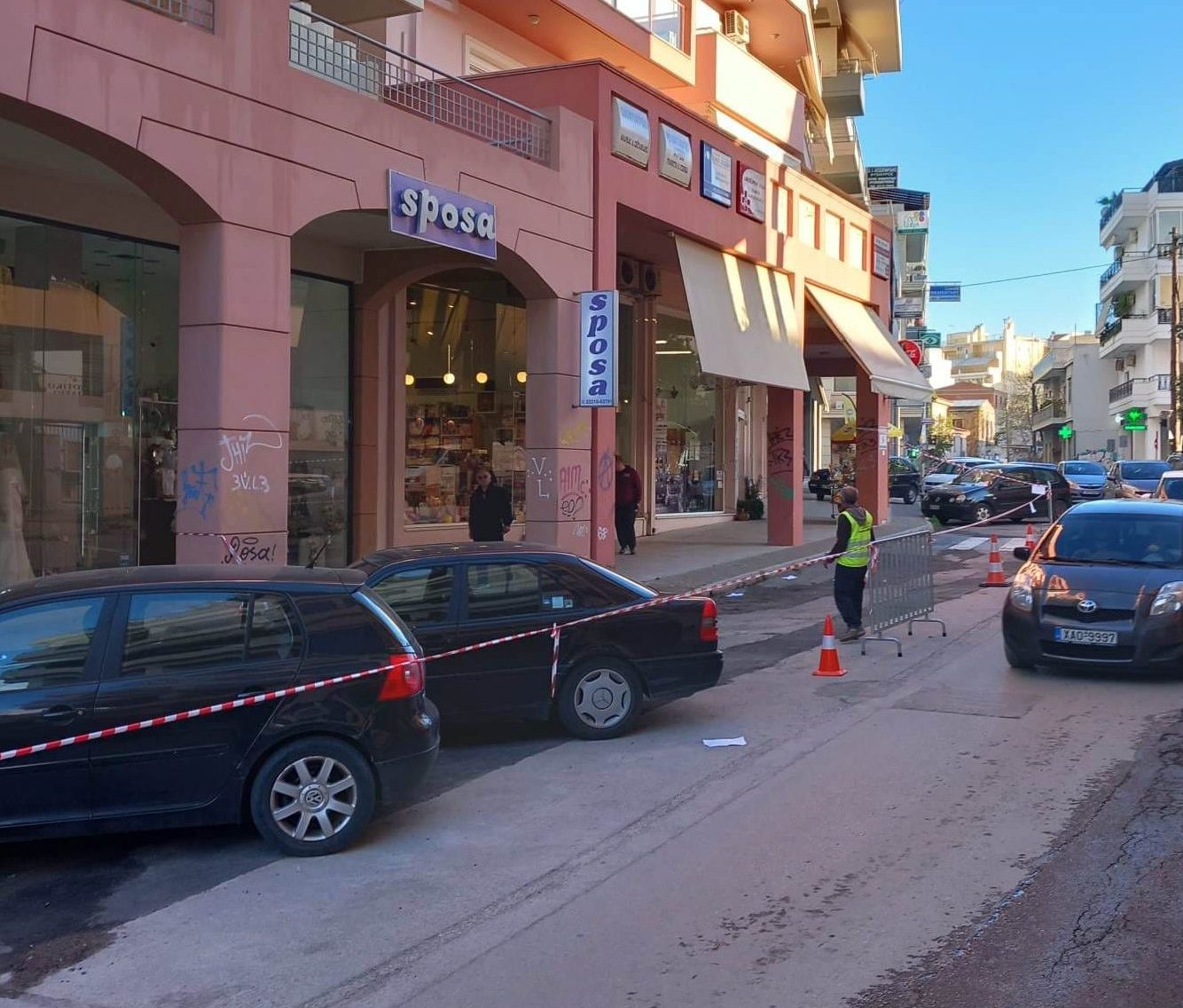 Χαλκίδα: Χάος με τα έργα στη Νεοφύτου – Επιστρατεύονται γερανοί για να απομακρύνουν οχήματα
