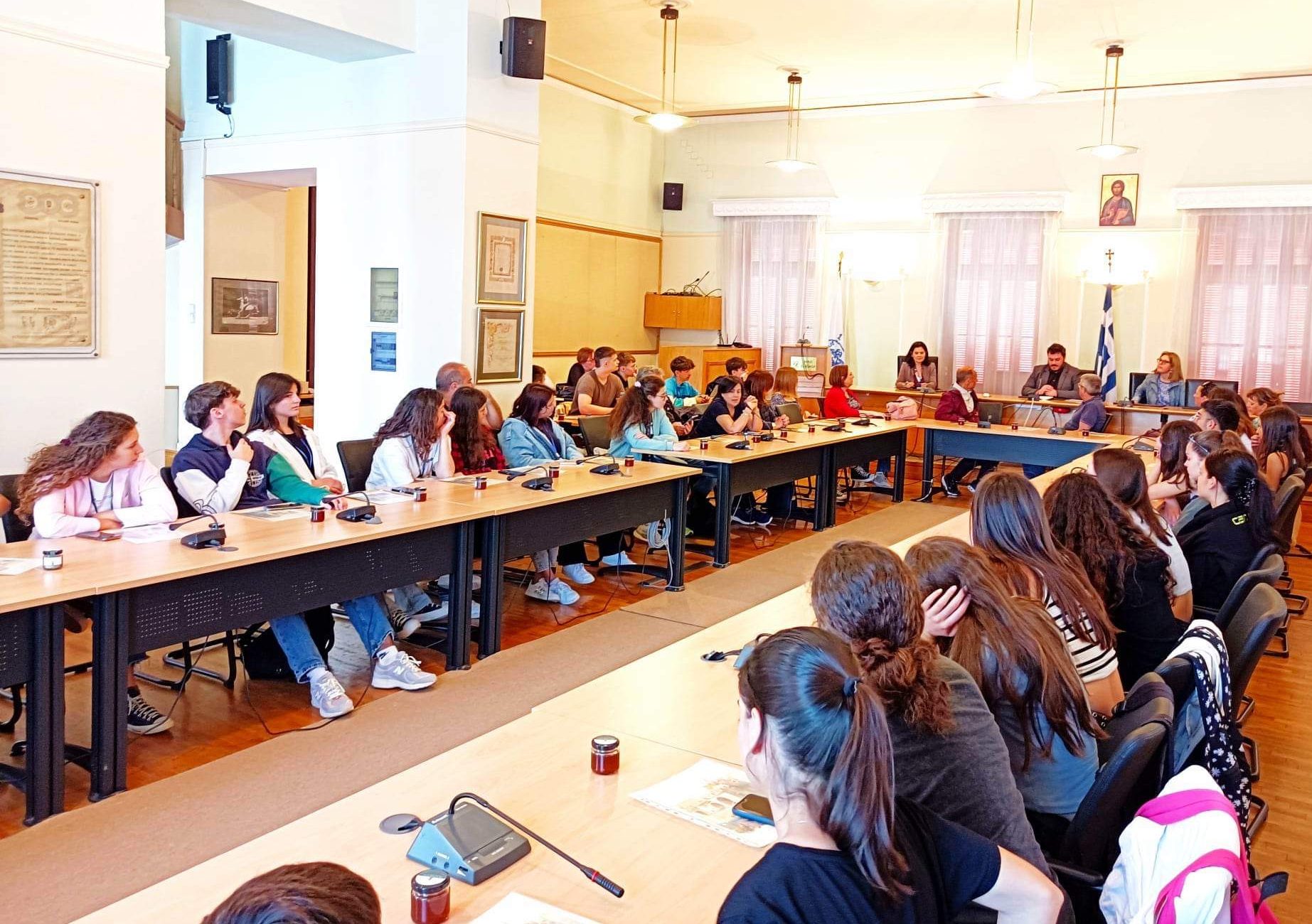 Μαθητές από όλο τον κόσμο στην Εύβοια – Ποιοι επισκέφθηκαν τη Χαλκίδα