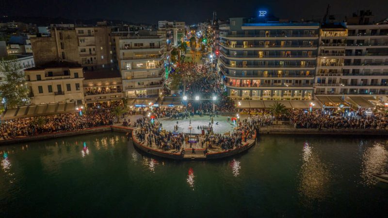 Χαλκίδα: Η κατανυκτική ατμόσφαιρα στην περιφορά επιταφίων από ψηλά – Εντυπωσιακές εικόνες