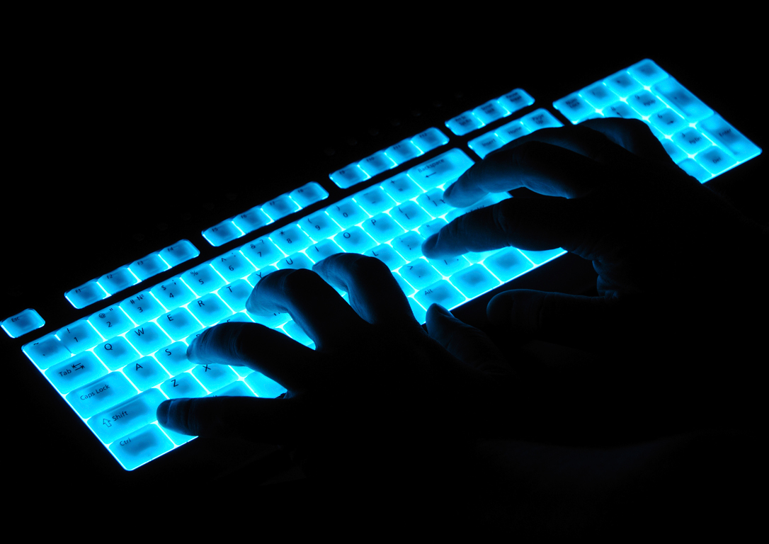Ρομά χάκερς από το Ζεφύρι με κομπιούτερ στα τσαντίρια άρπαξαν 2 εκατ. ευρώ