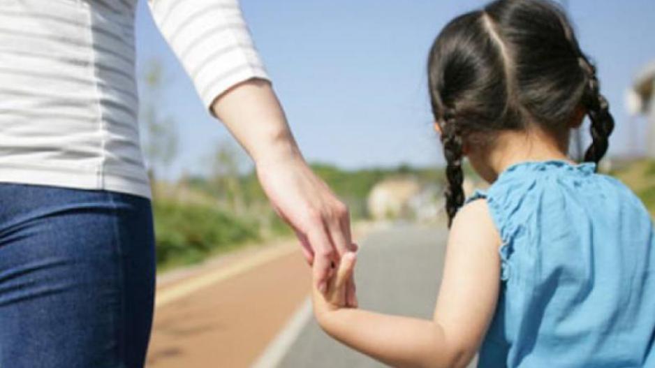 Μονογονεϊκές οικογένειες: Διευκρινίσεις για χορήγηση άδειας ανάλογα την ηλικία του παιδιού