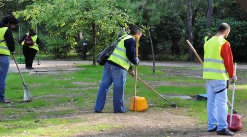 Εύβοια: Στα «κάγκελα» οι εργαζόμενοι της κοινωφελούς εργασίας στους Δήμους – Τι ζητούν