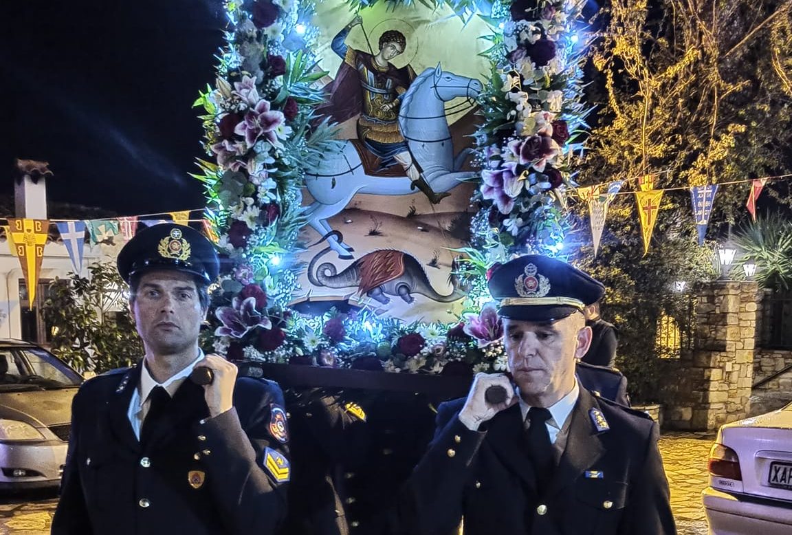 Εύβοια: Το Αλιβέρι γιορτάζει τον Πολιούχο του Άγιο Γεώργιο – Πυροσβέστες μετέφεραν την εικόνα
