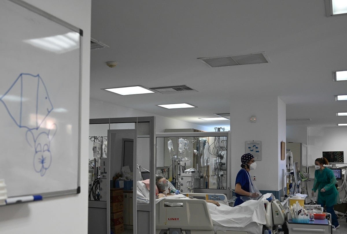 Έρευνα της ΕΛ.ΑΣ. για θανάτους 15 παιδιών σε δύο νοσοκομεία – Στο μικροσκόπιο καρδιοχειρουργός