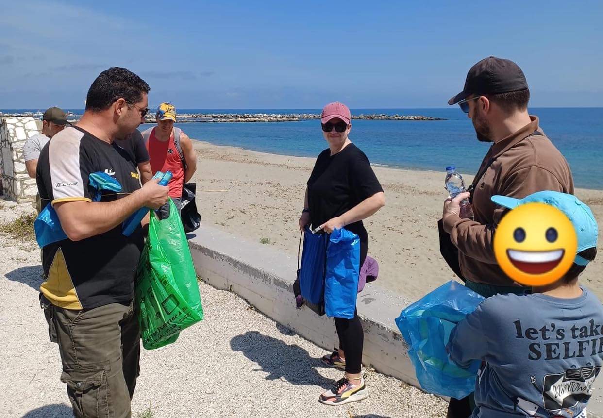 Σκύρος: Οι εθελοντές του Νησιού έκαναν «λαμπίκο» τις παραλίες