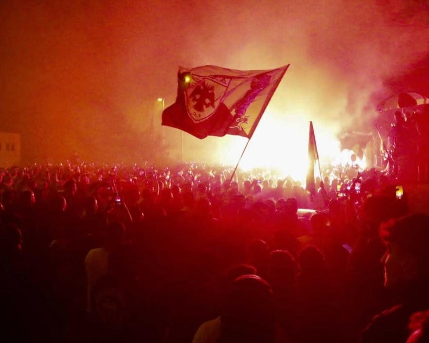 ΑΕΚ: «Κάηκε» το Ελευθέριος Βενιζέλος – Χιλιάδες οπαδοί έκαναν τη νύχτα μέρα (vid)