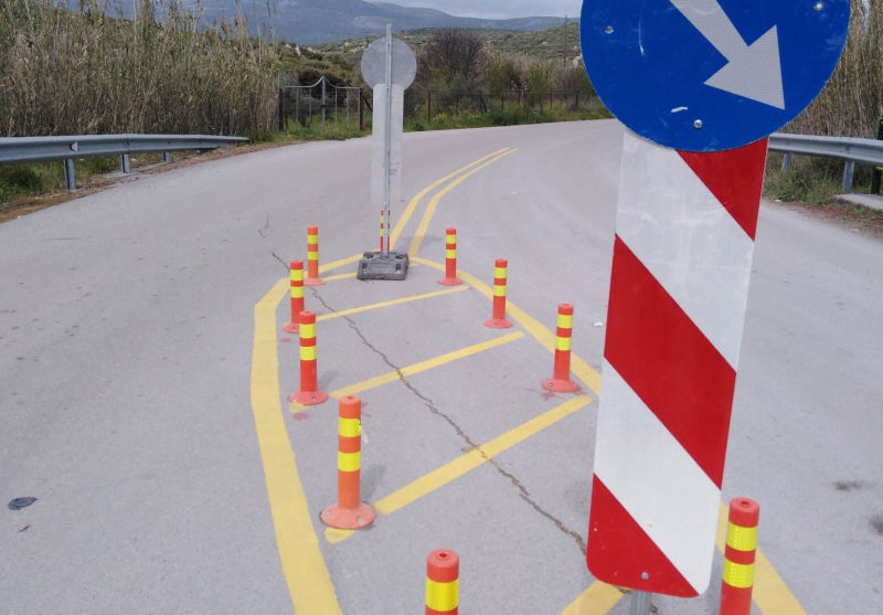 Ρωγμή στο γεφυράκι της Παναγίτσας προς Άγιο Λουκά Αλιβερίου έχει γίνει εφιάλτης για τους οδηγούς