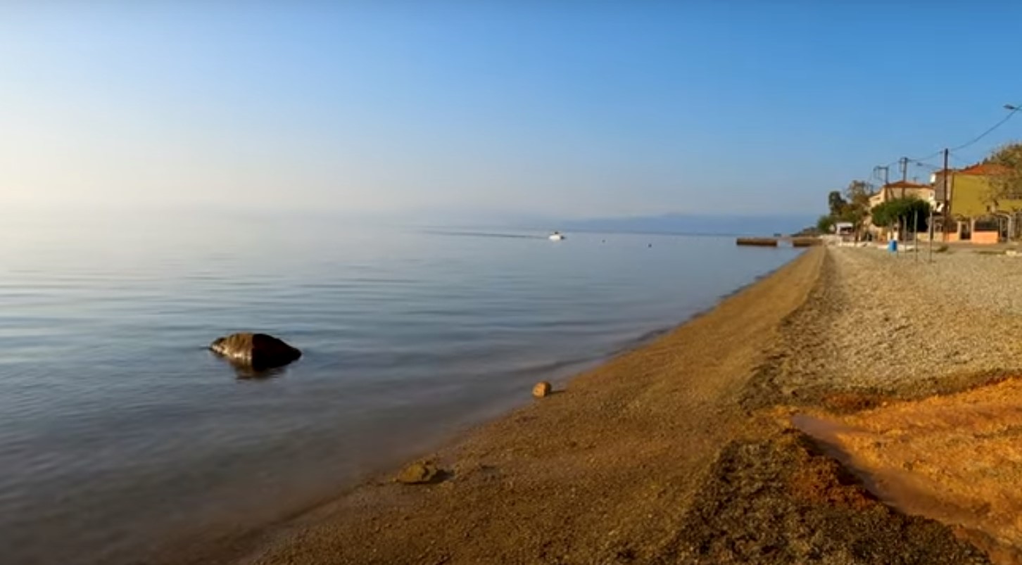 Βόρεια Εύβοια: Αυτή είναι η παραλία που πρέπει να κάνεις το πρώτο μπάνιο του 2023