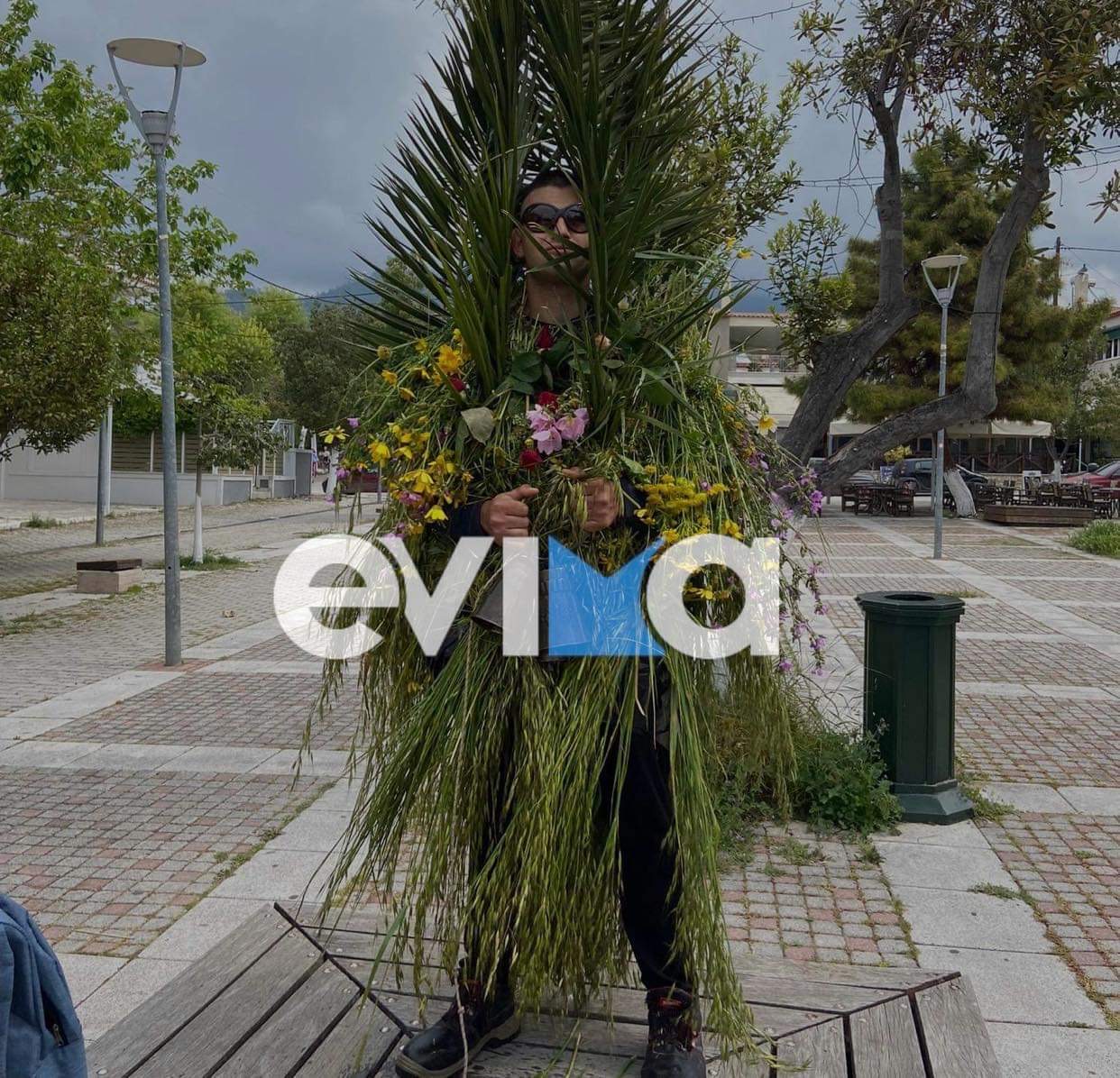 Πρωτομαγιά στην Εύβοια: Αναβίωσε το έθιμο της «πιπεριάς» στις Ροβιές – Πως γιορτάζεται