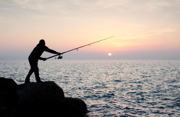 Εύβοια: «Καμπάνες» για ψάρεμα στη Χαλκίδα- Πού απαγορεύεται και πόσο είναι το πρόστιμο