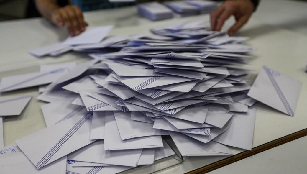 Εύβοια: Καταγγέλλουν ψηφοδέλτια που θυμίζουν… λίστα γάμου