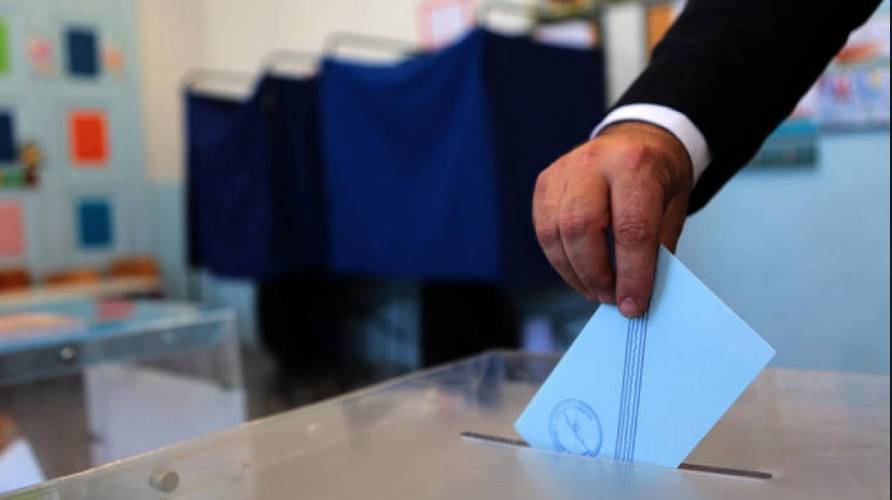 Βέροια: Εκλογική αντιπρόσωπος προσπάθησε να πείσει 60χρονο να ψηφίσει συγκεκριμένο υποψήφιο