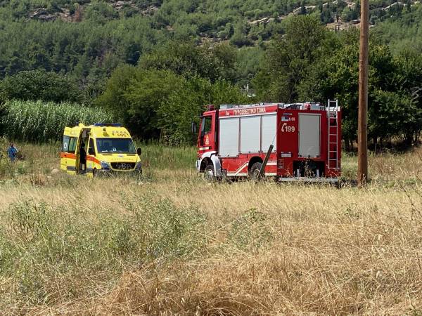 Συναγερμός στην Πυροσβεστική: Ηλικιωμένος έπεσε σε ρέμα