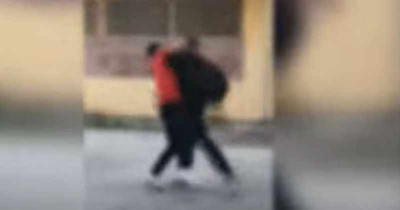 Σέρρες: Άγριο συμπλοκή μαθητών σε προαύλιο σχολείου – Τιμωρήθηκαν με αποβολή (video)