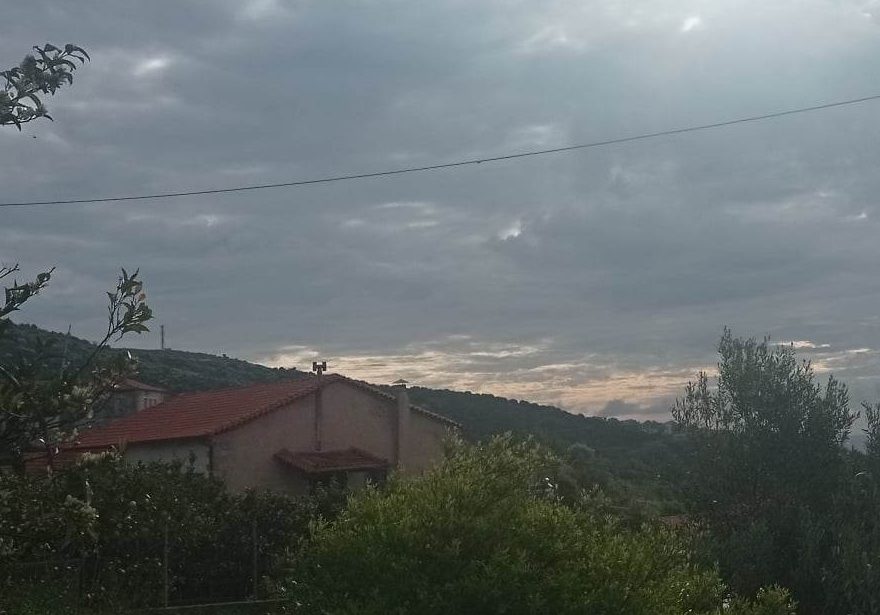 Καιρός: Τοπικές βροχές και καταιγίδες σήμερα στην Εύβοια – Πότε θα έχουμε βελτίωση