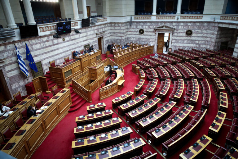Εκλογές 2023: Με άρωμα γυναίκας η νέα πεντακομματική Βουλή – Ποιες είναι οι 71 βουλευτίνες