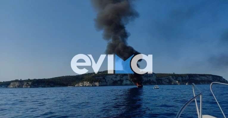 Συναγερμός στην Εύβοια: Τυλίχτηκε στις φλόγες σκάφος