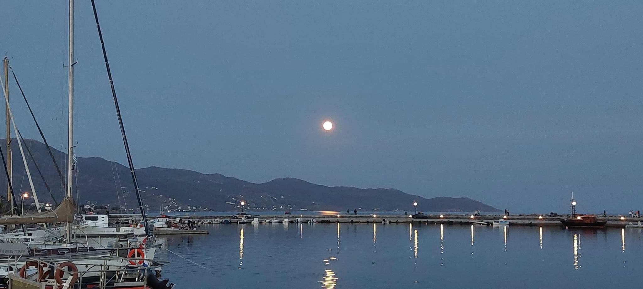 Η πρώτη Πανσέληνος του Ιουνίου φωτίζει την Εύβοια – Μαγευτικές εικόνες