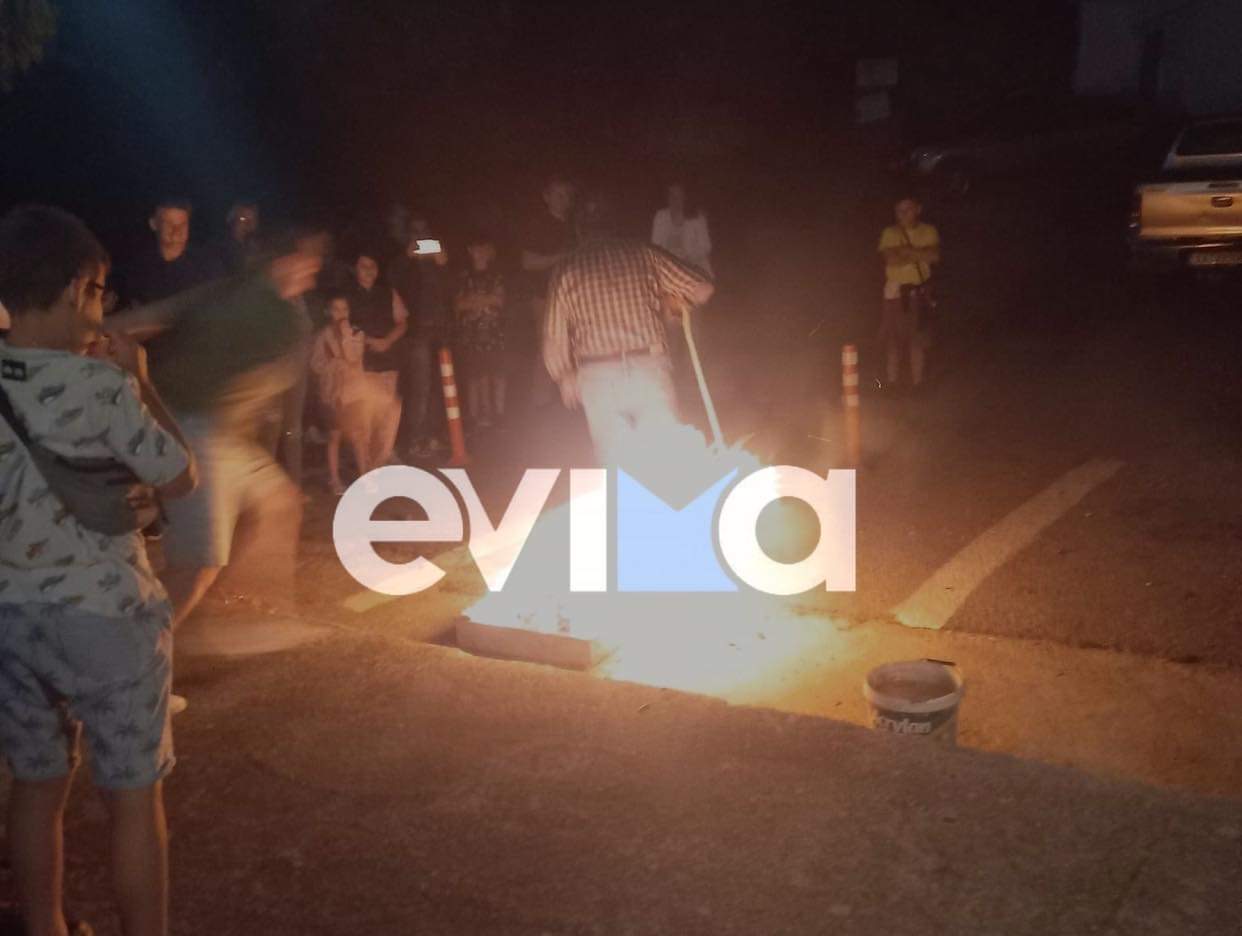 Φωτιές από άκρη σε άκρη της Εύβοιας – Το έθιμο που αναβίωσε με επιτυχία!