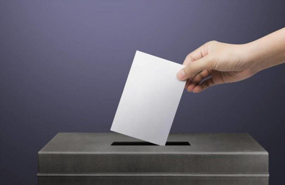 Εκλογές 2023: Ψηφοφόρος πήγε κόλλυβα σε δικαστική αντιπρόσωπο