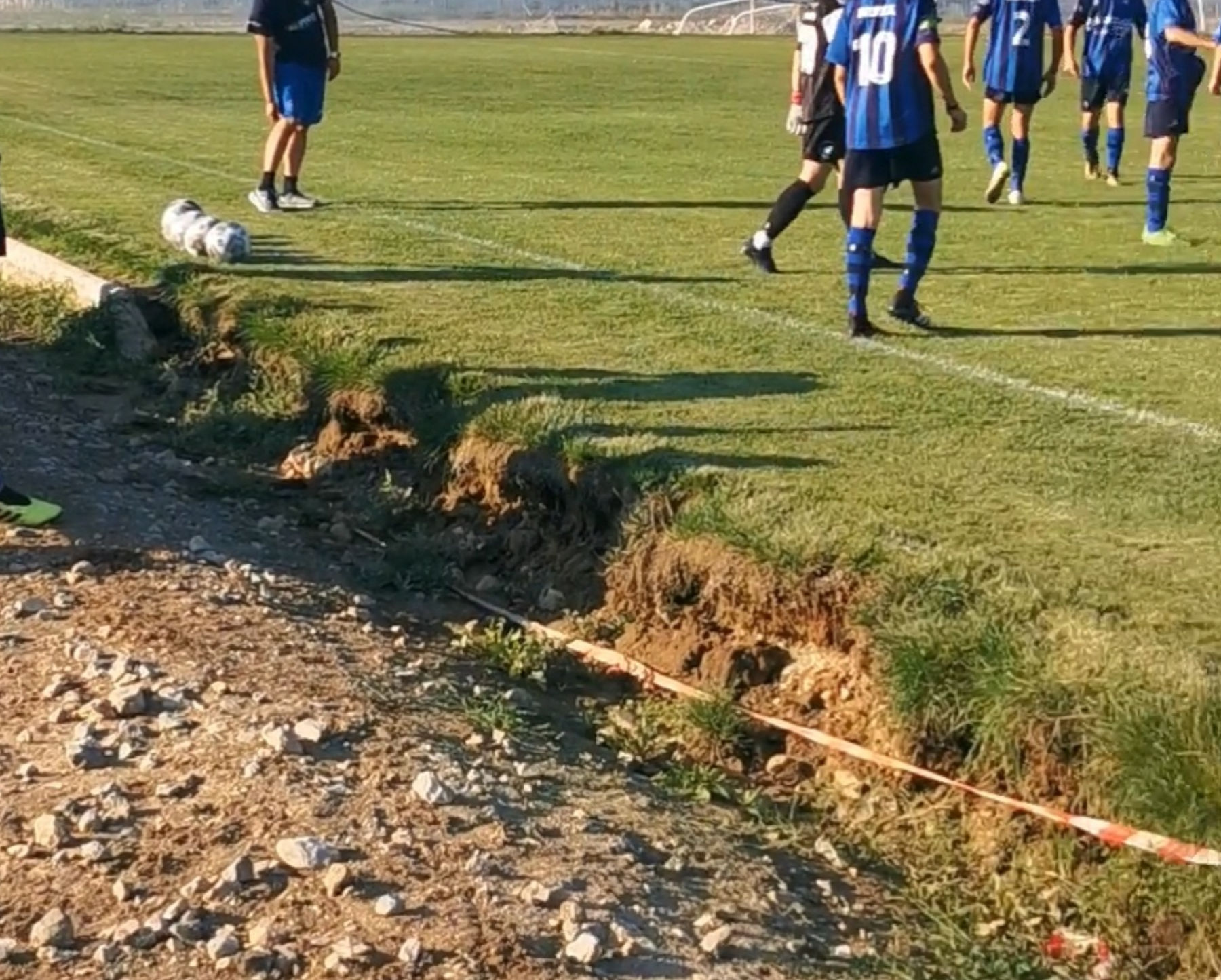 Εύβοια: «Λαχτάρισαν» με 14χρονο ποδοσφαιριστή – Ακατάλληλο το γήπεδο τον έβαλε σε κίνδυνο