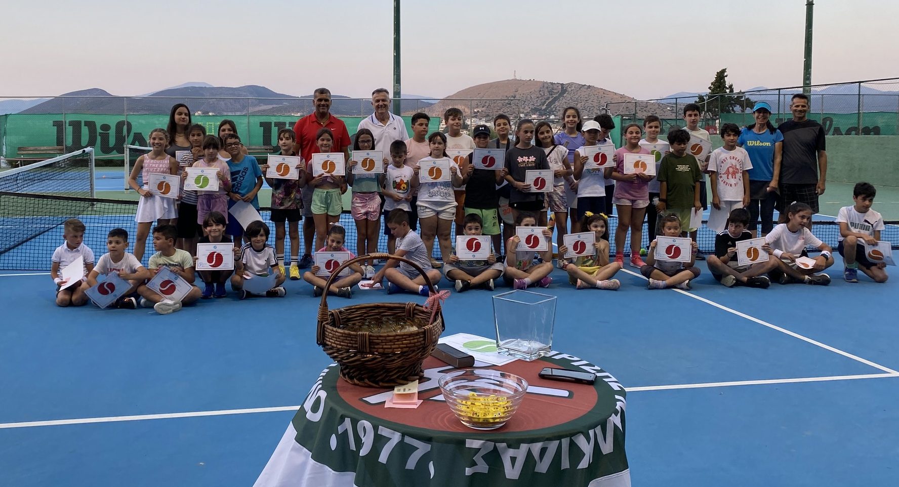 Εύβοια: Πλημμύρισαν από κόσμο τα γήπεδα τένις του Ο.Α.Χ. στην Χαλκίδα