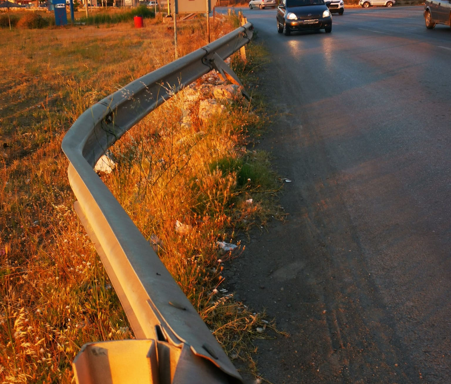 Εύβοια: Επικίνδυνα κιγκλιδώματα σε δρόμο που έχουν γίνει πολλά τροχαία