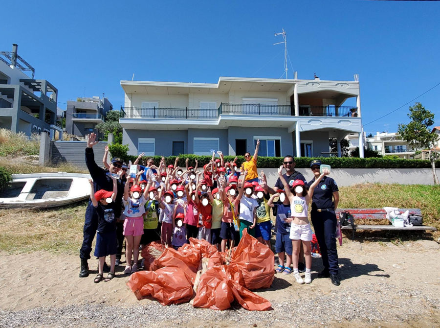 Χαλκίδα: Καθάρισαν παραλία για την Παγκόσμια Ημέρα Περιβάλλοντος