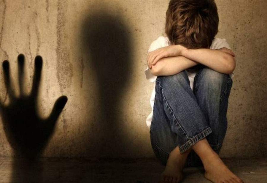 Ομαδικός βιασμός 15χρονου στο Ίλιον: Ένοχα κρίθηκαν 8 αγόρια, αθωώθηκαν τα 4 κορίτσια