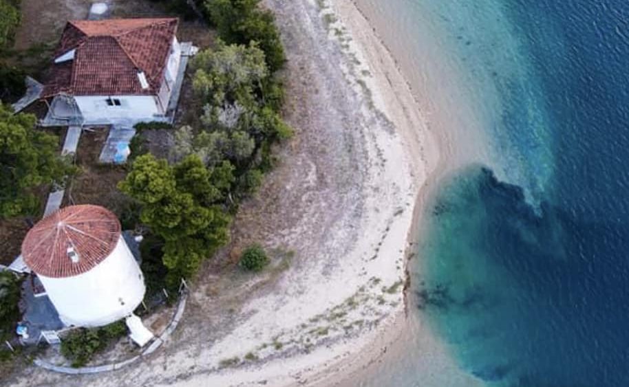 Ο σεισμός στην Αταλάντη «βούλιαξε» παραλία της Εύβοιας- «Υπάρχει ρήγμα» λέει το ΙΓΜΕ