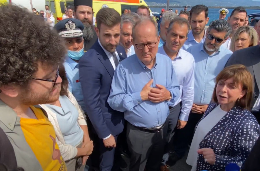 Αλληλέγγυοι σε μετανάστες επιτέθηκαν φραστικά στην Σακελλαροπούλου – Τι απάντησε η ΠτΔ (video)