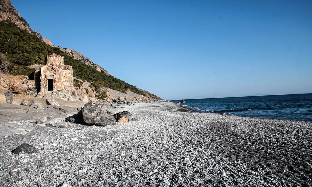 Τραγωδία σε δημοφιλή παραλία πνίγηκε 84χρονος