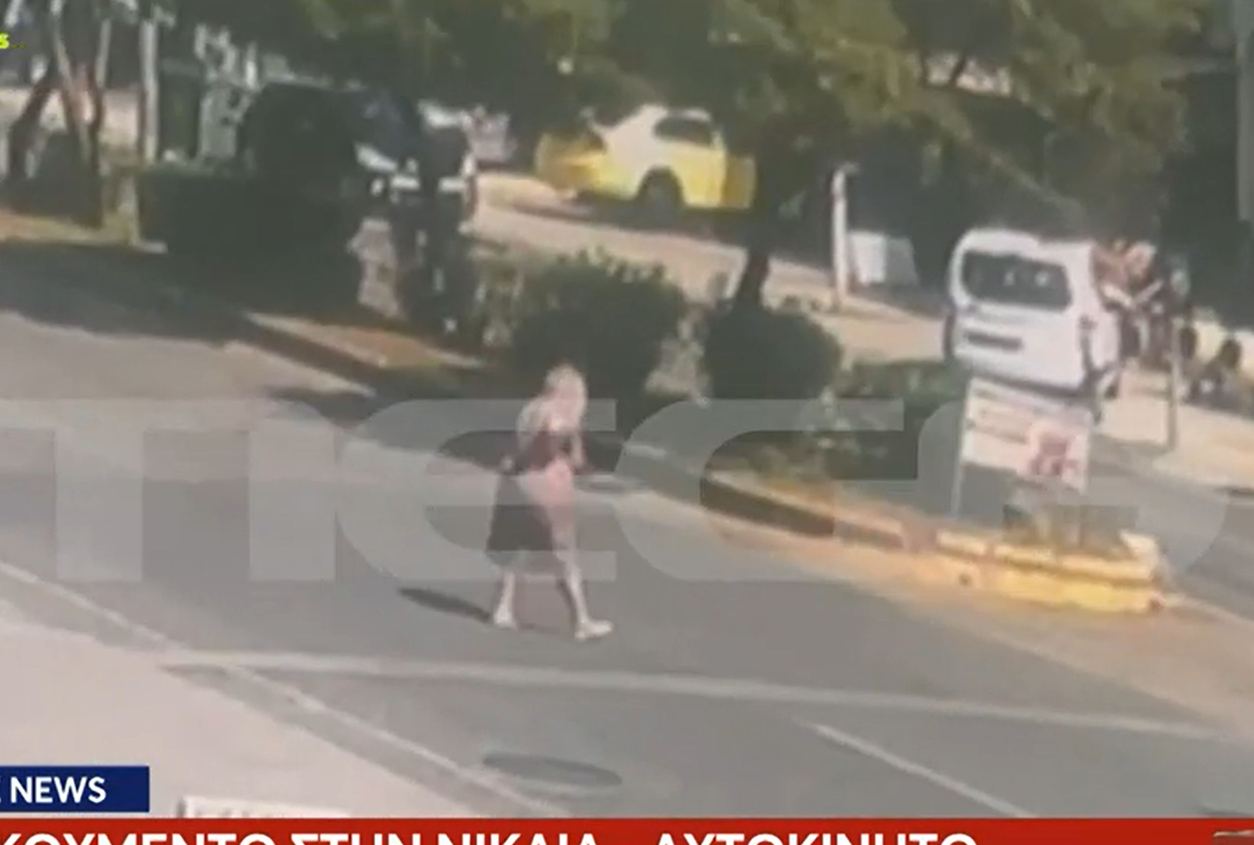 Σοκαριστικό βίντεο από τροχαίο δυστύχημα: Ηλικιωμένη διασχίζει δρόμο και ΙΧ την πετάει στον αέρα