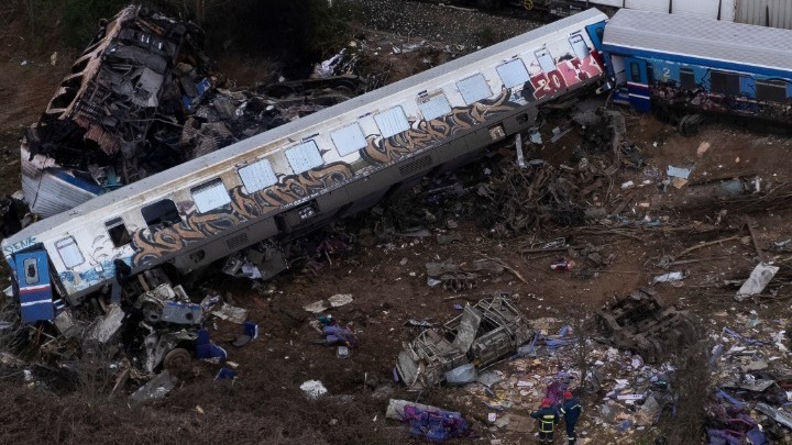 Σύγκρουση τρένων στα Τέμπη: Νέες διώξεις κακουργηματικού χαρακτήρα για 5 στελέχη του ΟΣΕ