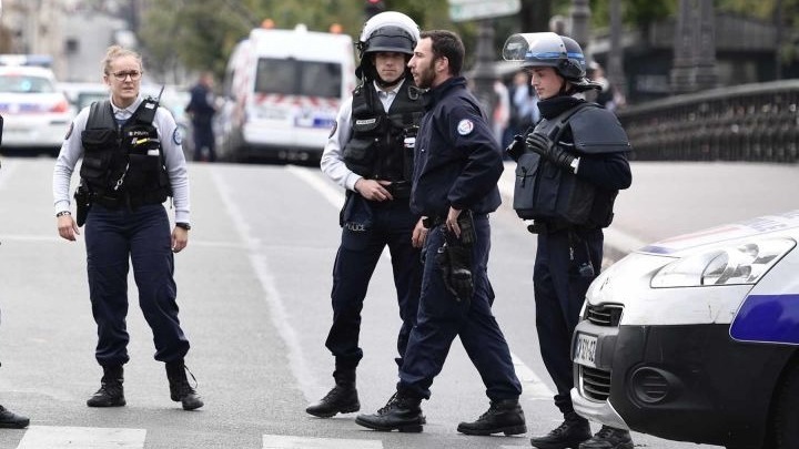 Τέσσερα παιδιά και ένας ενήλικας τραυματίστηκαν σε επίθεση με μαχαίρι