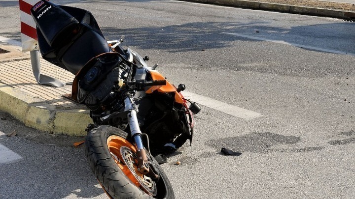 Τραγωδία στην Άσφαλτο: Νεκρός 16χρονος, έχασε τον έλεγχο της μοτοσικλέτας
