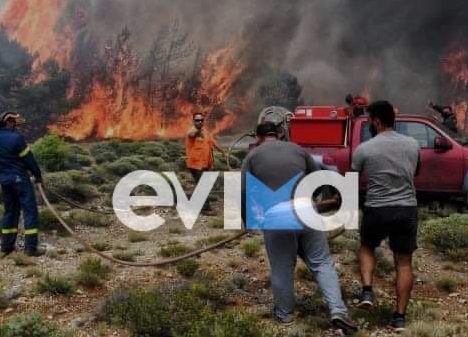 Φωτιά στην Κάρυστo: Αγνοείται κάτοικος του Πλατανιστού – Καίγονται σπίτια