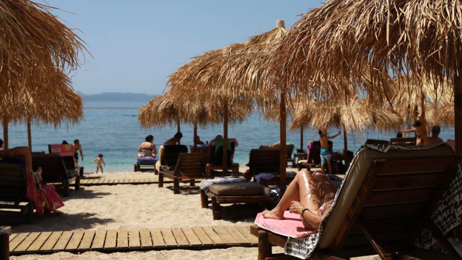 Λουκέτα από ΑΑΔΕ σε ακόμα δύο beach bar