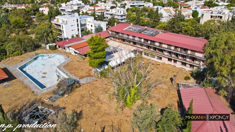 Φωτιά στην Κηφισιά – Καίγεται το εγκαταλελειμμένο ξενοδοχείο Grand Chalet Φωτιά στην Κηφισιά – Καίγεται το εγκαταλελειμμένο ξενοδοχείο Grand Chalet