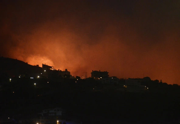 Φωτιές: «Ξημερώνει δύσκολη μέρα» λέει η Πυροσβεστική – Μήνυμα στους πολίτες να είναι προσεκτικοί